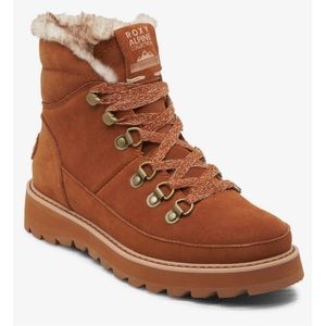Roxy Alpine Collections Sadie Lace-Up Boots. New without tags/box.